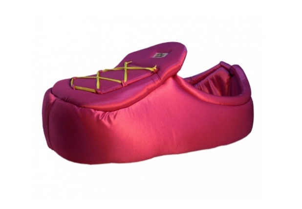 MOISES ZAPATILLA GRANDE 46 X 43 CM.- PER-ROS